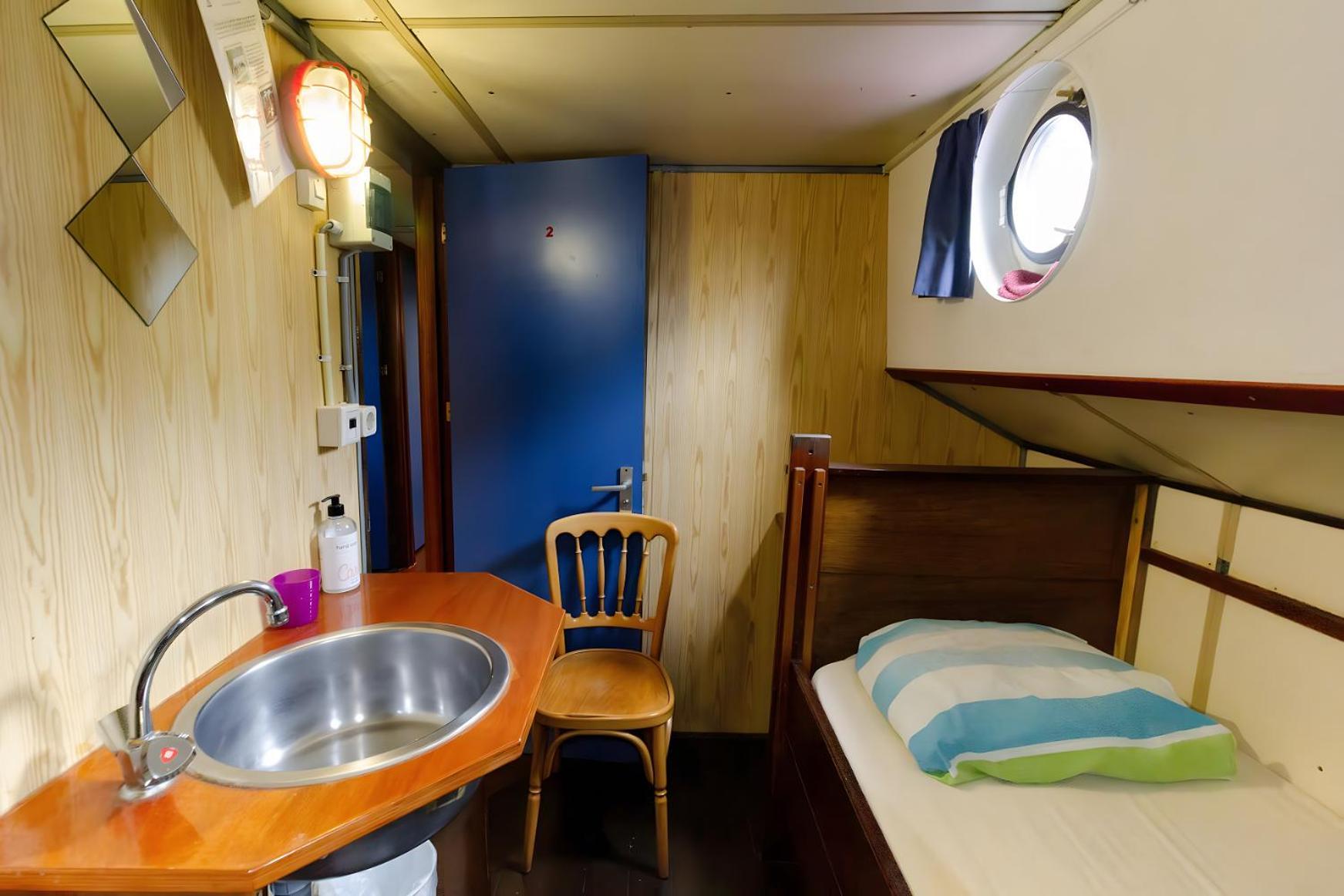 Intersail Hostel - Avontuur Amsterdam Exteriör bild