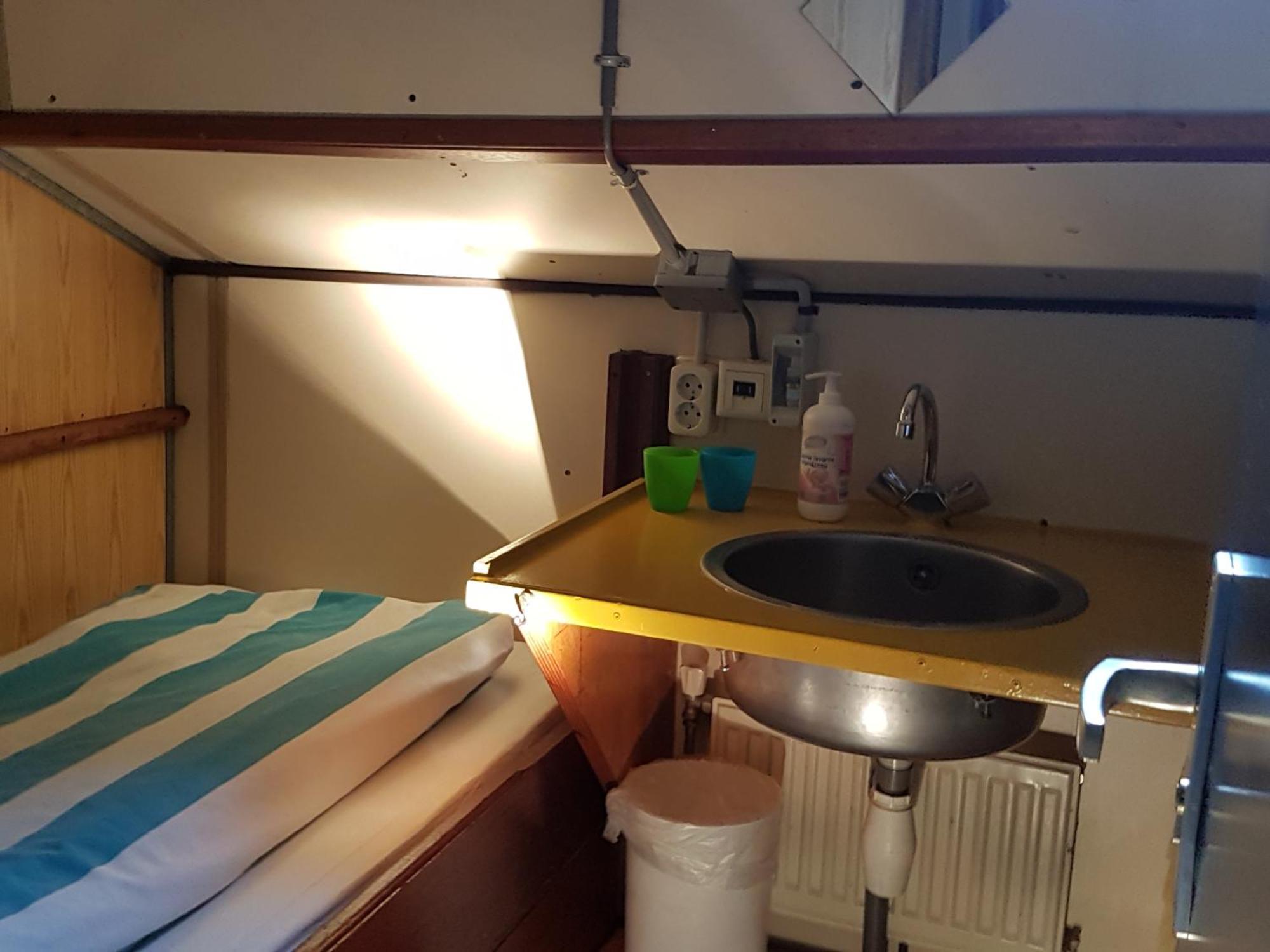 Intersail Hostel - Avontuur Amsterdam Exteriör bild